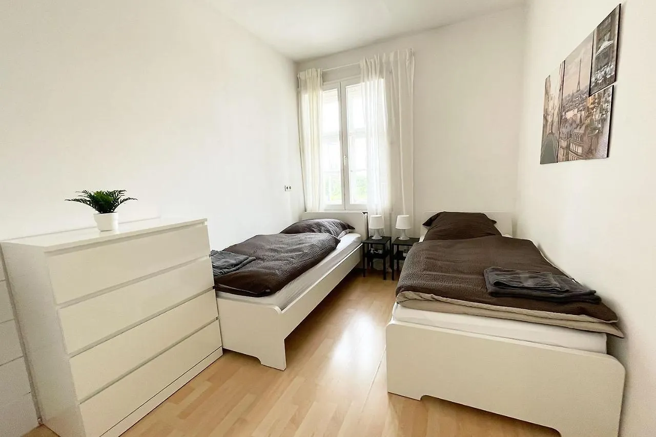 Apartment With Balcony In Edingen-Neckarhausen Deutschland
